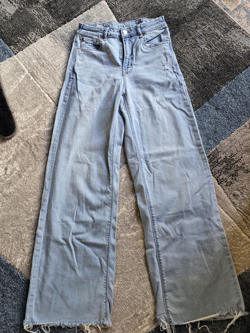 American Eagle Super High-Rise Baggy Wide Leg Jeans Size 2 Light Wash